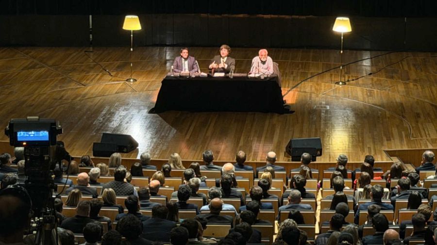 Milei en el Palacio Libertad en el debate sobre Keynes 20260428