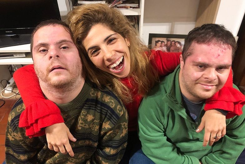 Tamara Garzón y sus hermanos mellizos