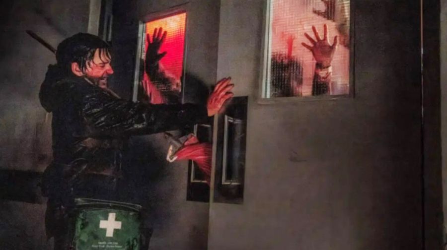 Austin Abrams en Resident Evil Noche Cero