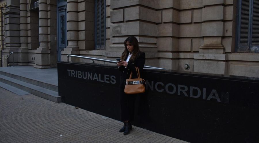 La abogada que defiende a su gente las 24 horas