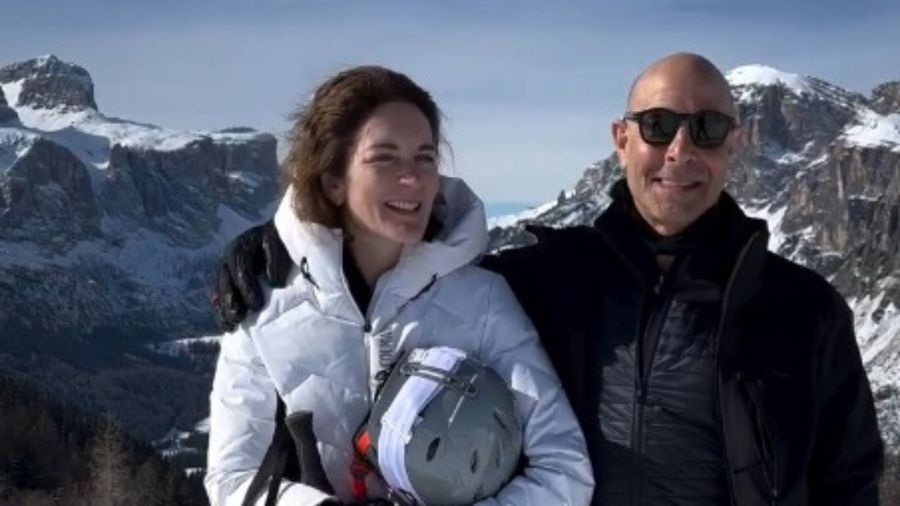 Stanley Tucci y Felicity Blunt