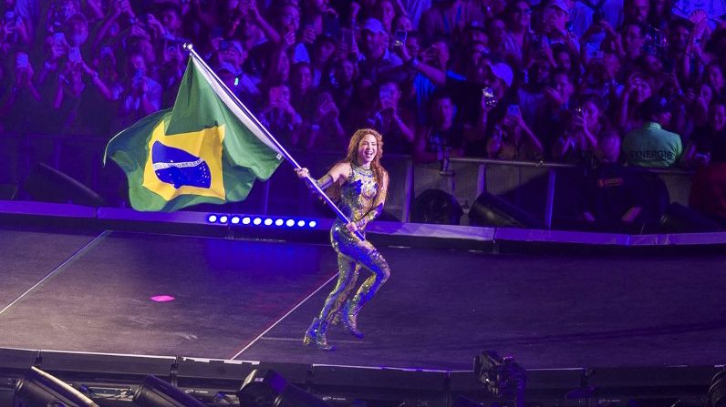 Shakira hizo vibrar a una multitud en Río de Janeiro.