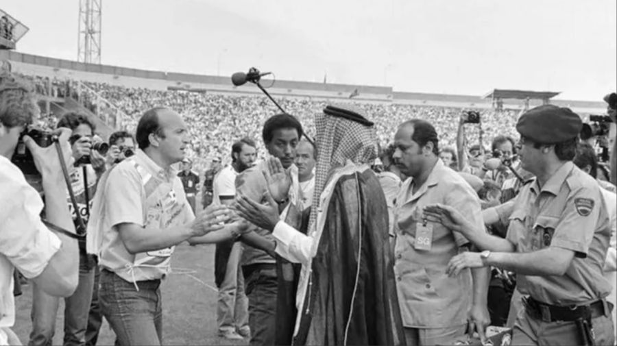 El jeque que cambió las reglas: la insólita intervención de Kuwait ante Francia en España 1982