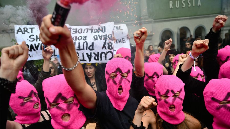 Activistas protestan contra la participación de Rusia en la Bienal de Venecia 06052026