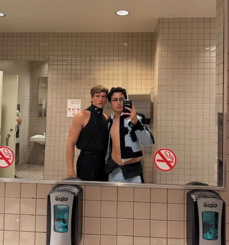 Connor Storrie y Hudson Williams
