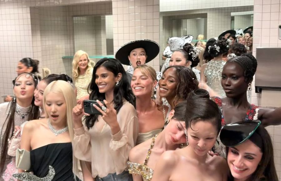 Foto en el baño en la MET Gala 2026