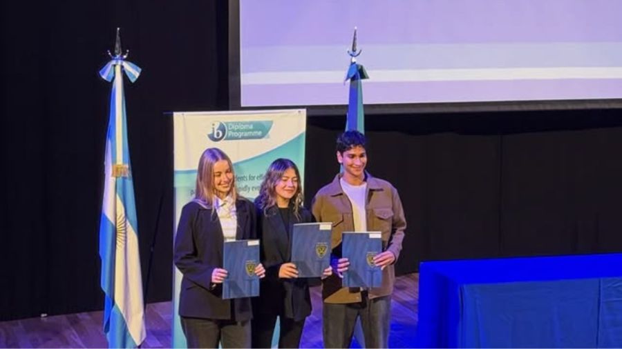Taína Gravier con sus compañeros