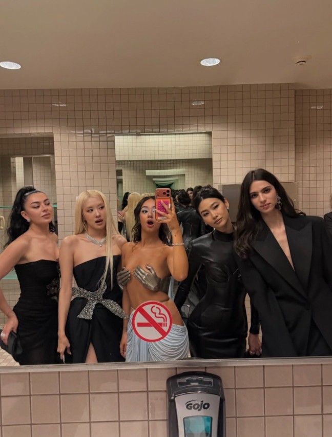 Foto en el baño de la MET Gala 2026