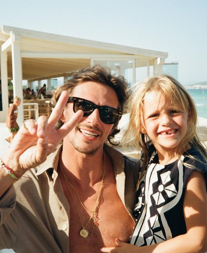 Jake Hall y su hija River