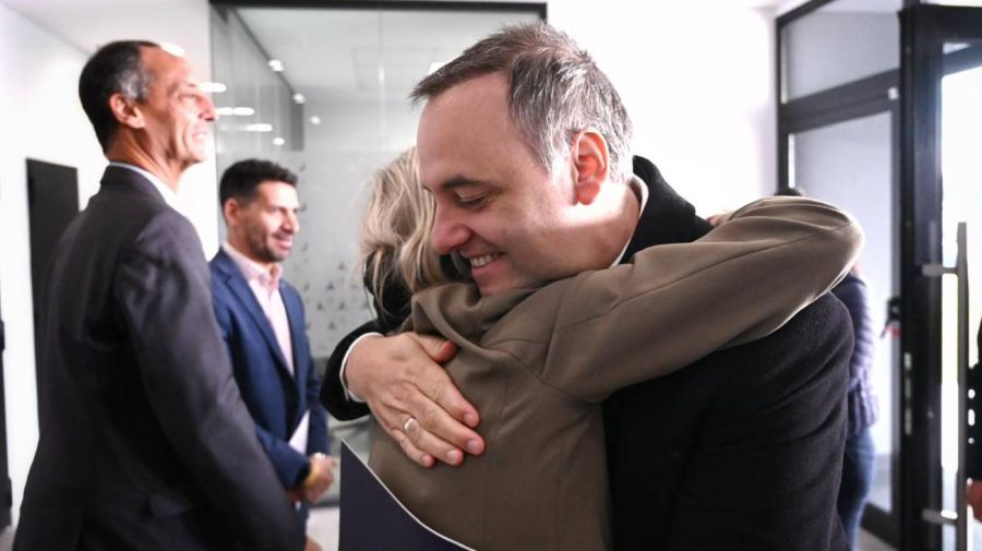  Manuel Adorni, Karina Milei, y Diego Santilli en la inauguración de la nueva planta de Mercedes-Benz 08052026