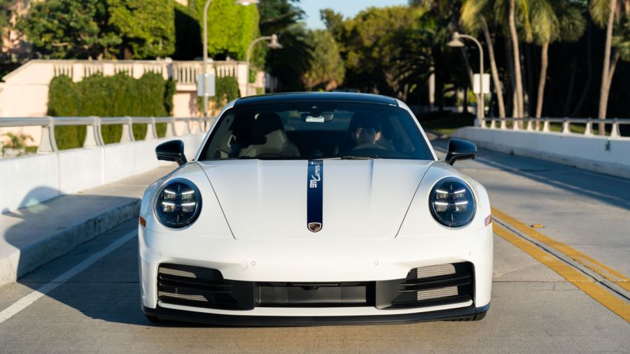 Manejamos el Porsche 911 Carrera T: larga vida a la caja manual