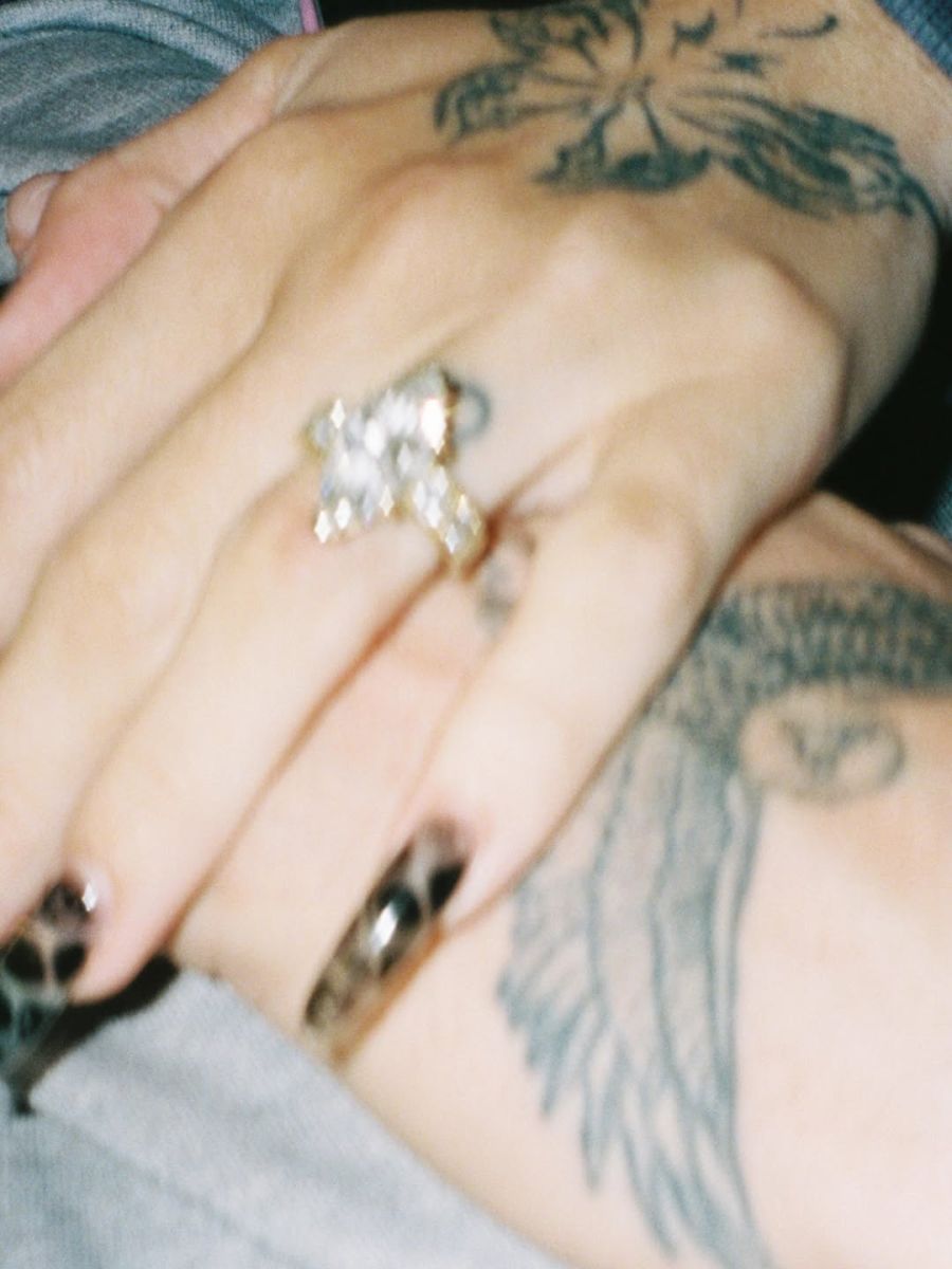 Rodrigo De Paul sorprendió al mostrar el anillo de diamantes que le dio a Tini Stoessel: boda confirmada