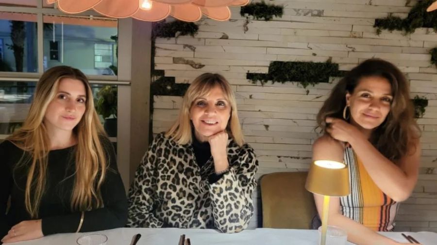 Teté Coustarot con su hija y su nieta
