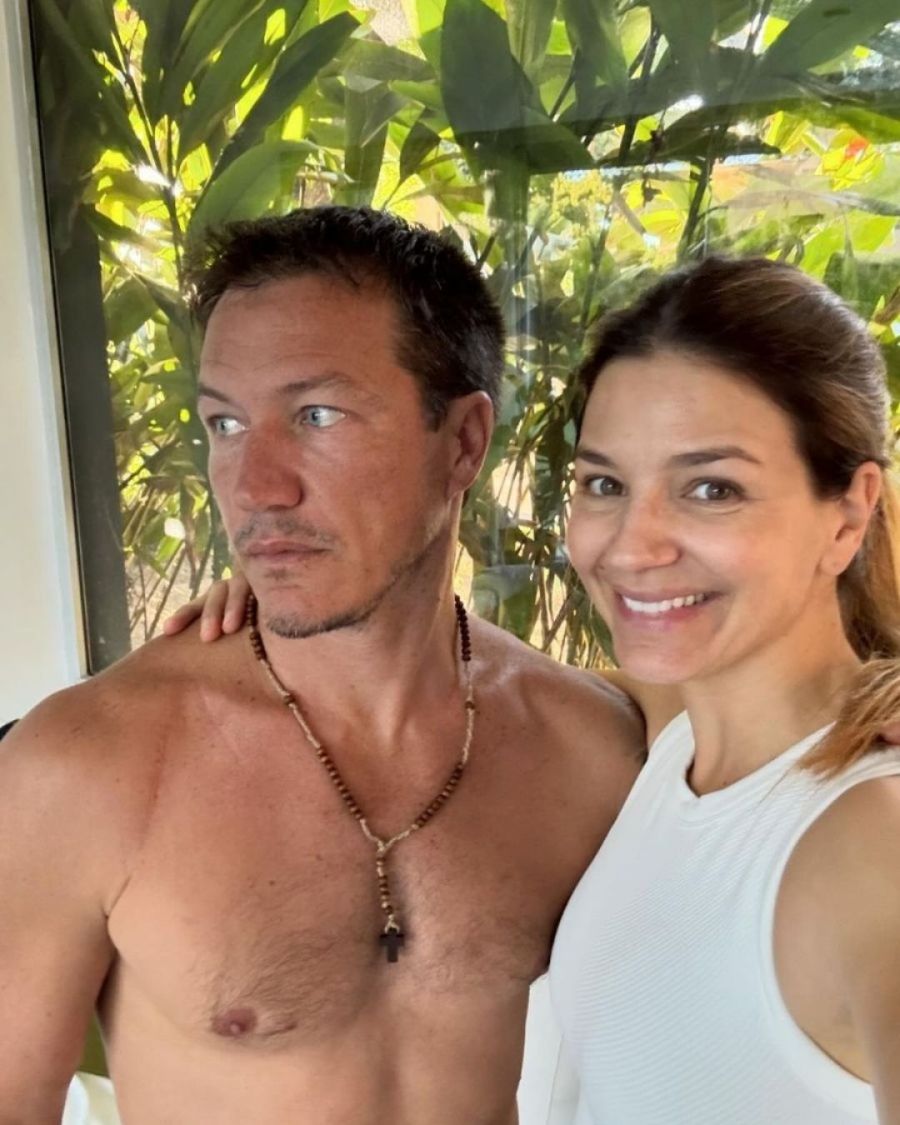 Marcela Kloosterboer junto a su hermano Tomás