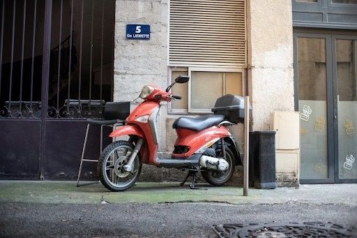 Motos