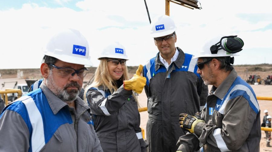 National Shipping es contratista de YPF, empresa en la que Manuel Adorni ejerce como Director desde enero de 2026