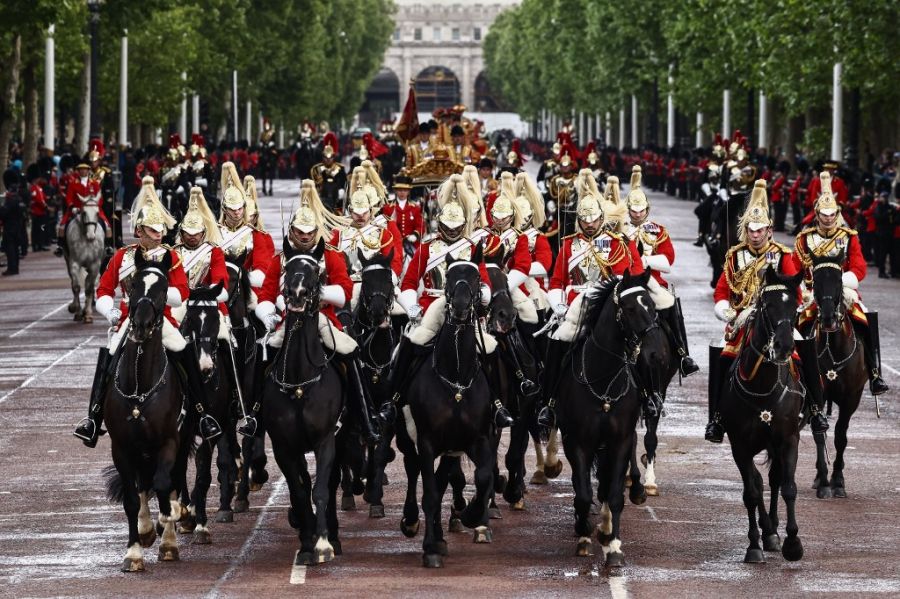 El rey Carlos III de Gran Bretaña y la reina Camilla en la apertura del Parlamento británico este 13 de mayo de 2026