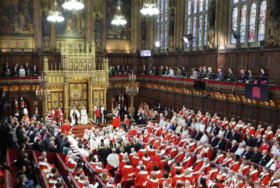 El rey Carlos III de Gran Bretaña y la reina Camilla en la apertura del Parlamento británico este 13 de mayo de 2026