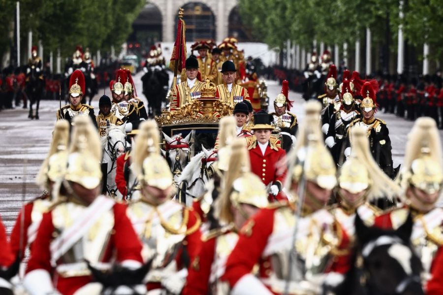 El rey Carlos III de Gran Bretaña y la reina Camilla en la apertura del Parlamento británico este 13 de mayo de 2026