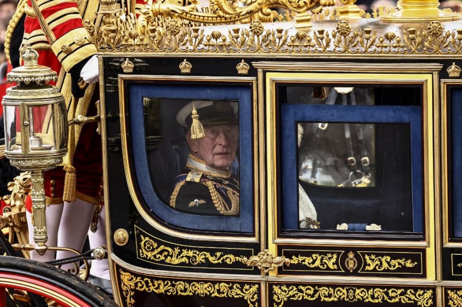 El rey Carlos III de Gran Bretaña y la reina Camilla en la apertura del Parlamento británico este 13 de mayo de 2026