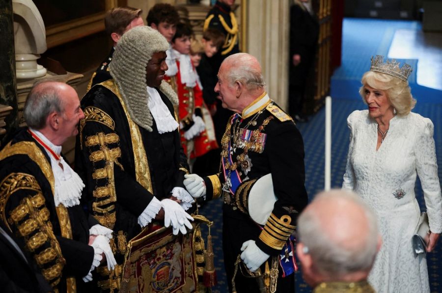 El rey Carlos III de Gran Bretaña y la reina Camilla en la apertura del Parlamento británico este 13 de mayo de 2026