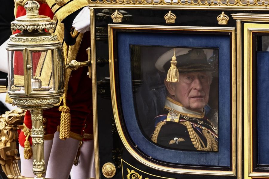 El rey Carlos III de Gran Bretaña y la reina Camilla en la apertura del Parlamento británico este 13 de mayo de 2026