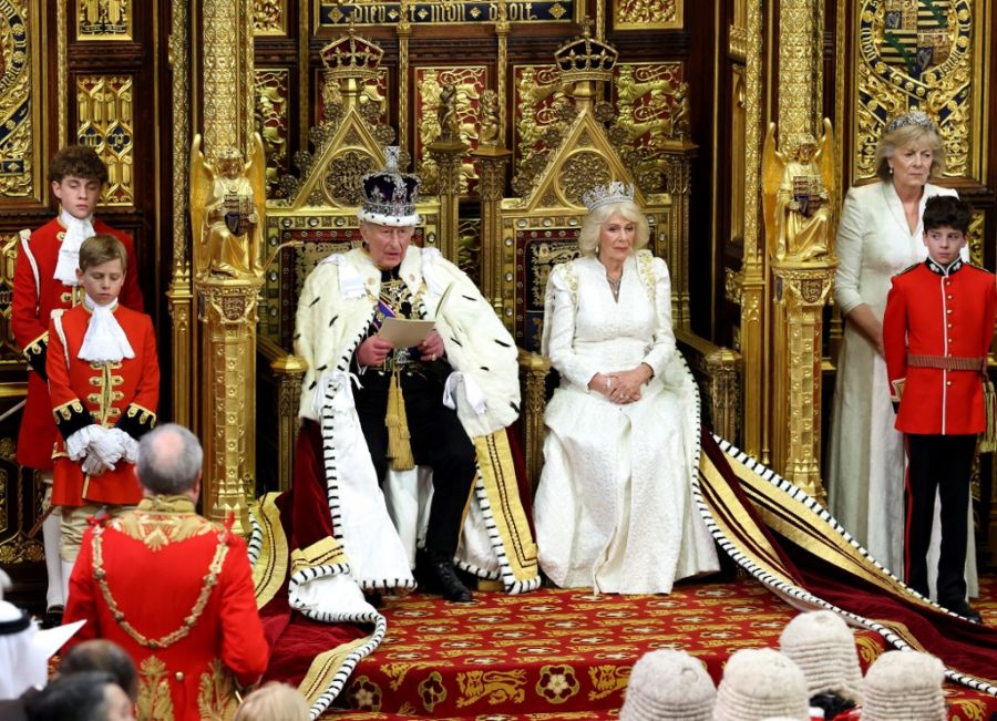 El rey Carlos III de Gran Bretaña y la reina Camilla en la apertura del Parlamento británico este 13 de mayo de 2026