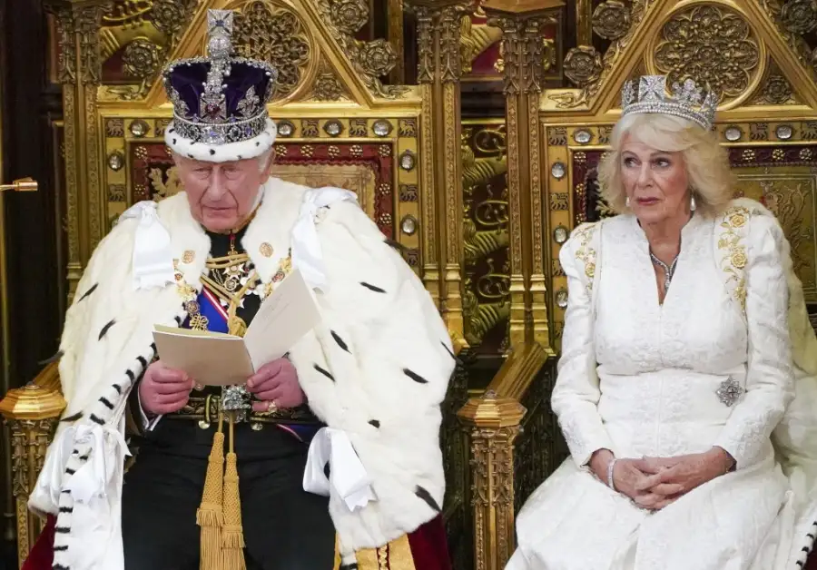 El rey Carlos III de Gran Bretaña y la reina Camilla en la apertura del Parlamento británico este 13 de mayo de 2026