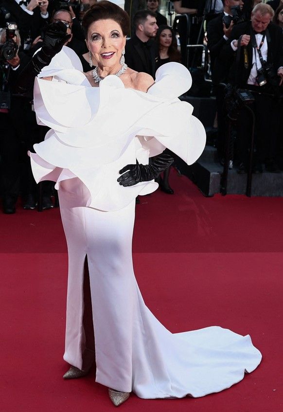 Joan Collins en la alfombra roja de la 79ª edición del Festival de Cannes