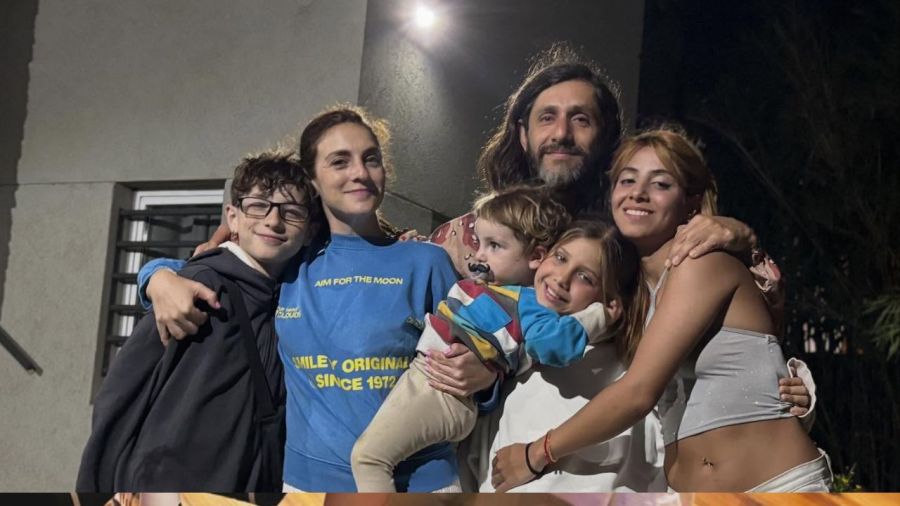 Julieta Zylberberg y Agustín Toscano con su familia