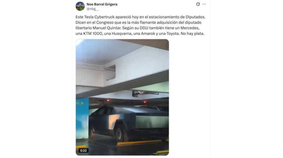 Tesla Cybertruck en el estacionamiento de Diputados 13052026