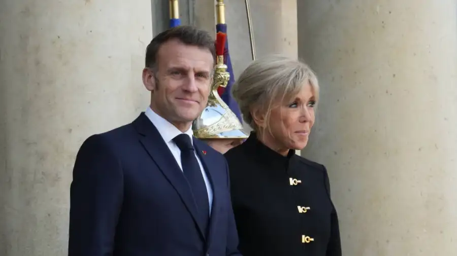 Emmanuel Macron y su mujer Brigitte Macron