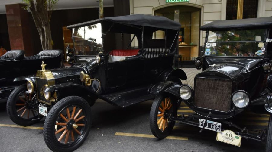 Carrera de autos históricos