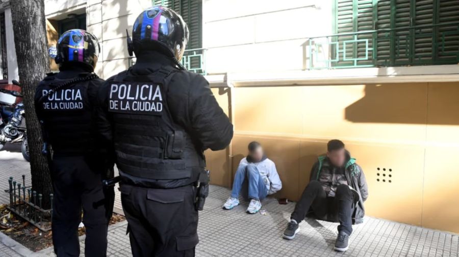 El operativo policial derivó en una persecución en el barrio de Belgrano, donde fue detenido otro motochorro