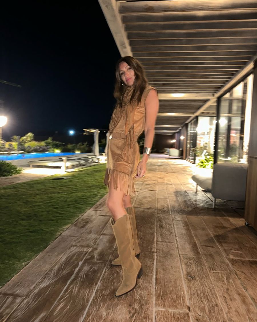 Pampita look bota