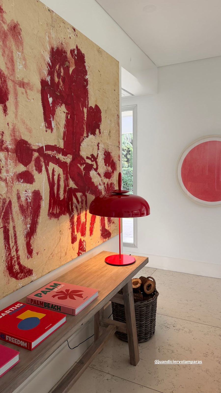 Así es el rincón rojo de Juliana Awada
