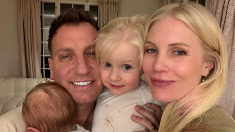 Maxi López con Daniela y sus dos hijos