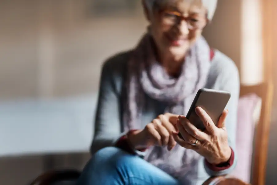 Estafas digitales a adultos mayores