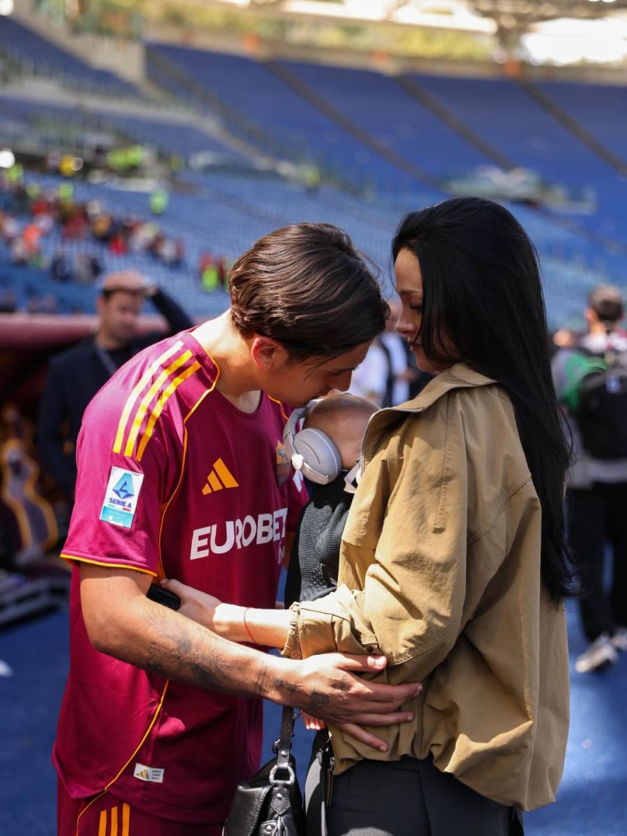Oriana Sabatini y Paula Dybala