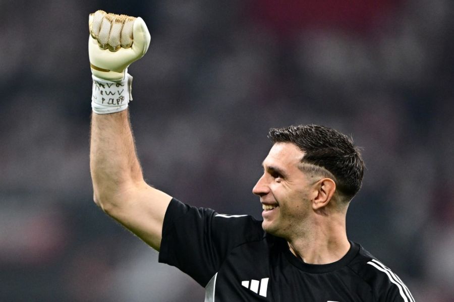 Emiliano Buendía en la final de Europa League