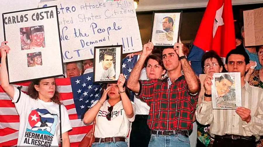 Familiares de los muertos en el derribo de aviones de Brother to the Rescue, en 1996