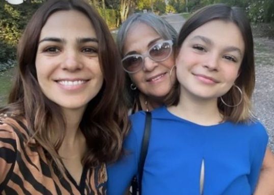 Agustina Cherri, su mamá Silvia y Muna