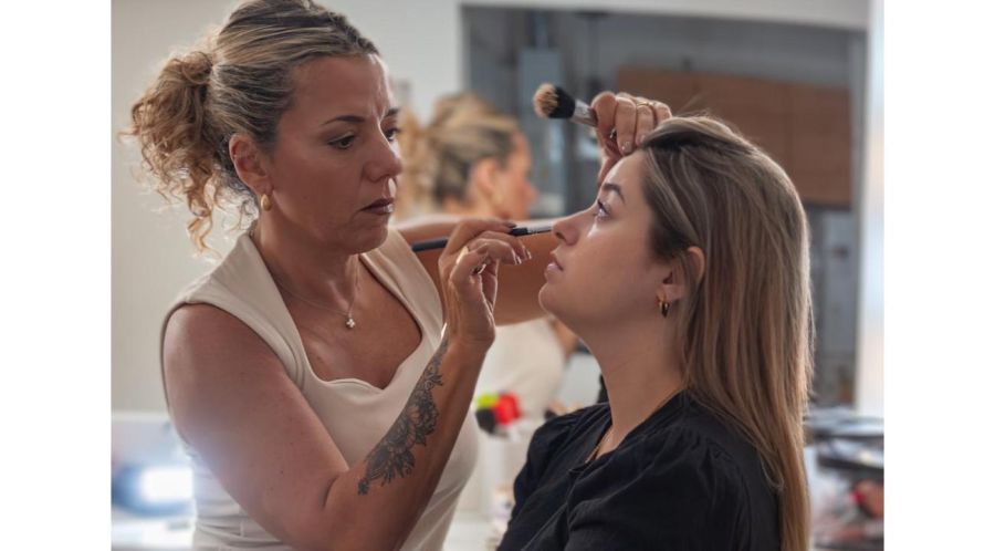 Maquillaje sin molde: cuando la belleza acompaña procesos y emociones