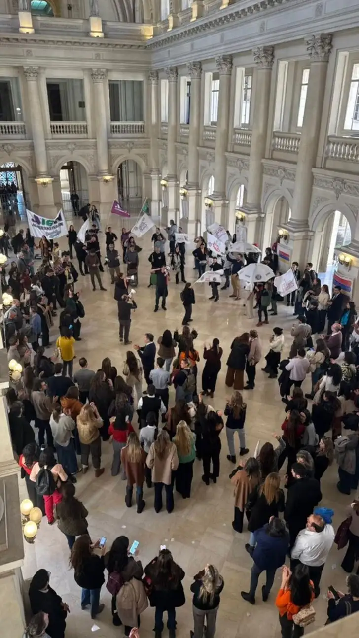 Asamblea judicial en el salón de los Pasos Perdidos