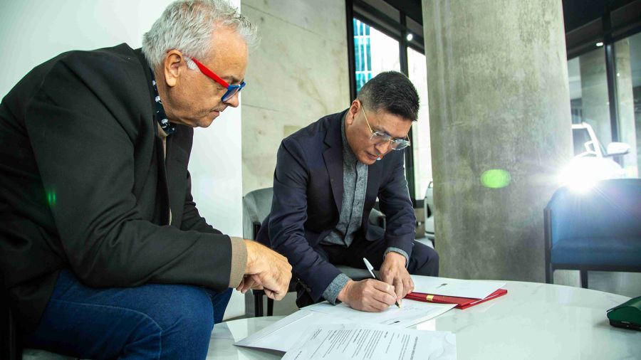 Geely se acerca a la comunidad china en la Argentina