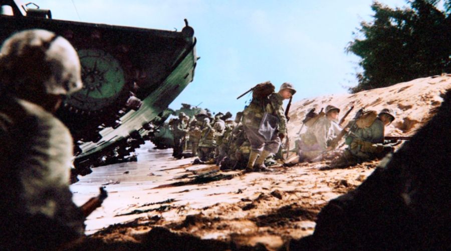 La primera oleada de marines desembarcando en Saipán, el 15 de junio de 1944