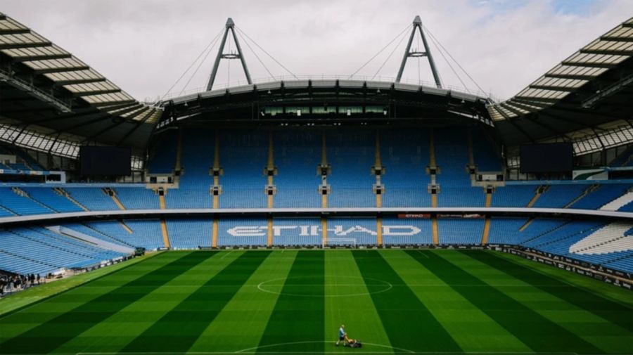 La tribuna Pep Guardiola en Etihad Stadium