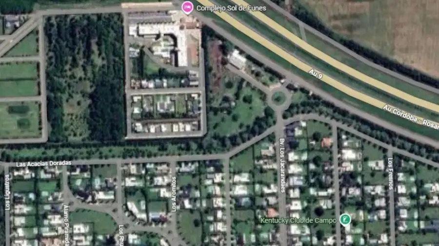El hotel Sol de Funes, centro de la polémica con Vialidad Nacional, se encuentra a la vera de la Autopista Rosario-Córdoba