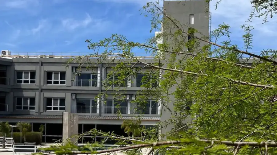 El Hotel Sol de Funes fue intimado por Vialidad Nacional tras reparar el acceso al complejo