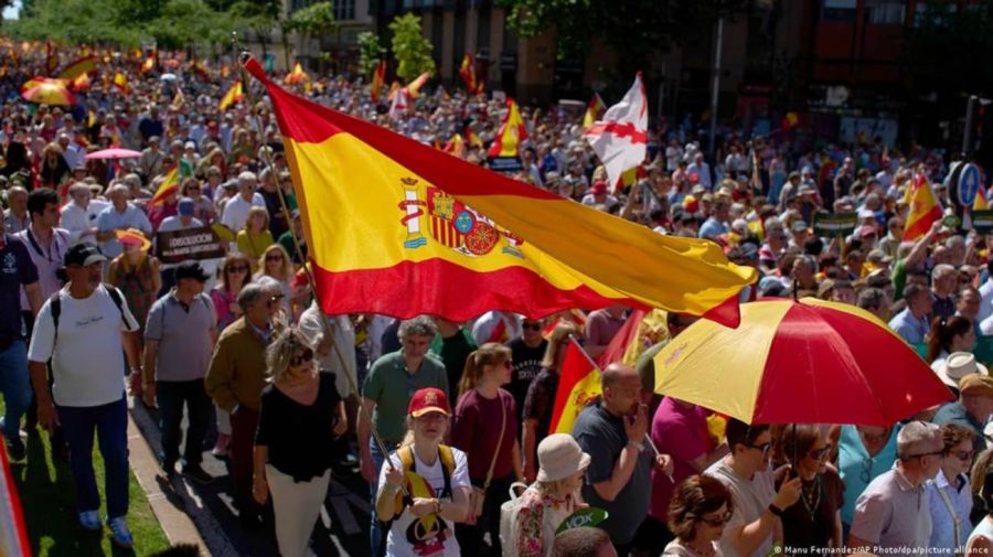 Miles de manifestantes intentaron llegar hasta el Palacio de la Moncloa 23052026